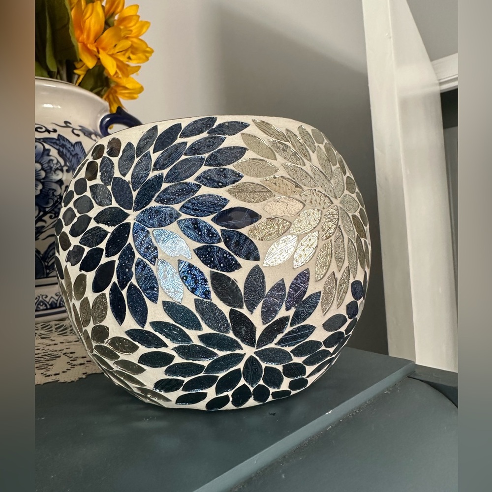 Decorative candle holder/ bowl